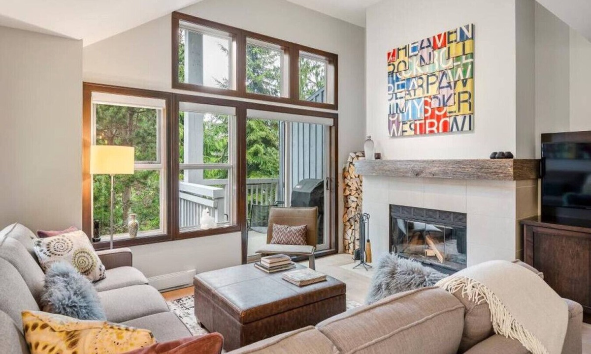 Blackcomb Villa | Upper Village 3BR:Sleeps 6,Hot tub,Patio+BBQ,Free Parking & Steps from Golf Course!