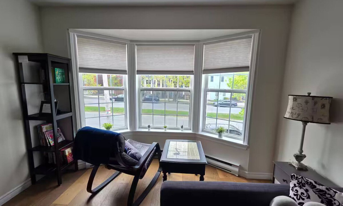 Saint John House | Uptown Prime Location 3 beds 2.5 bath backyard
