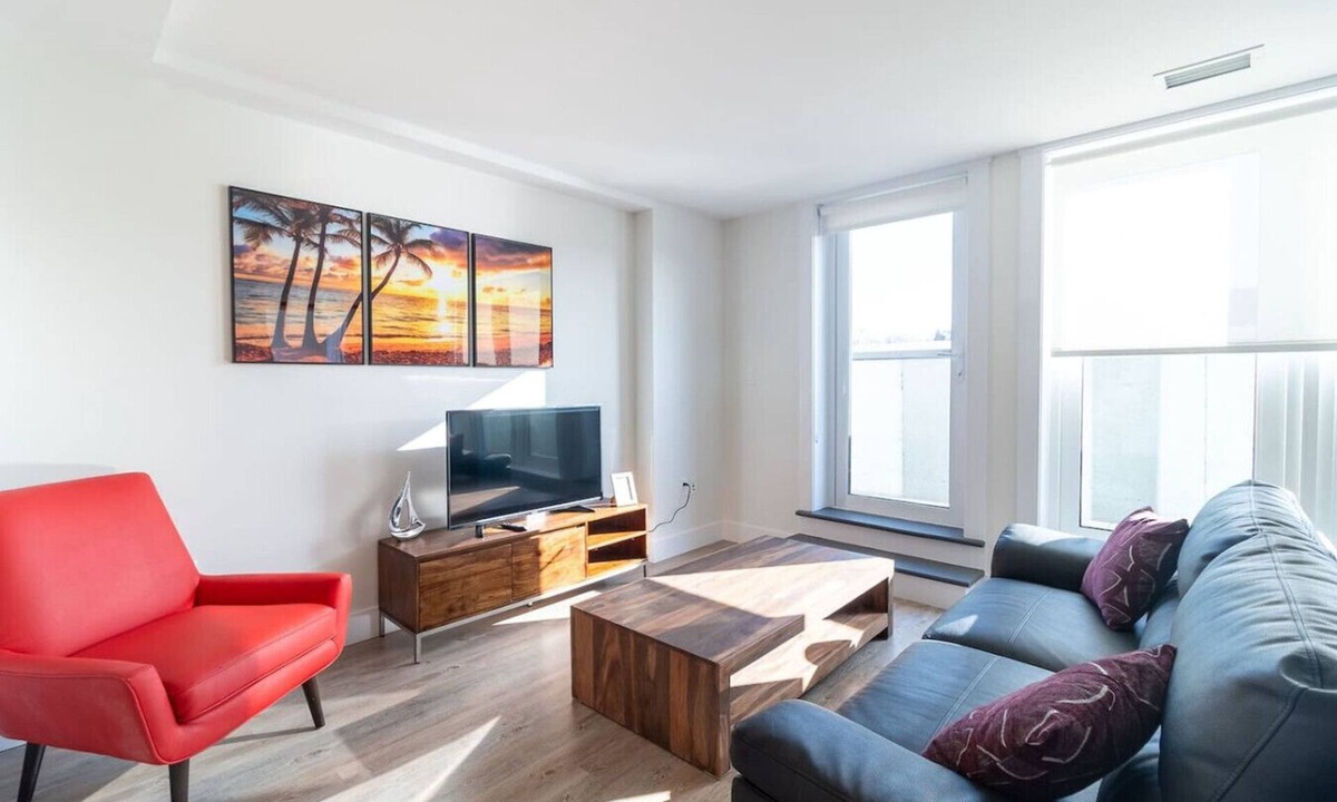 North End Apartment | Urban 2BR Apt with GYM near Dalhousie University