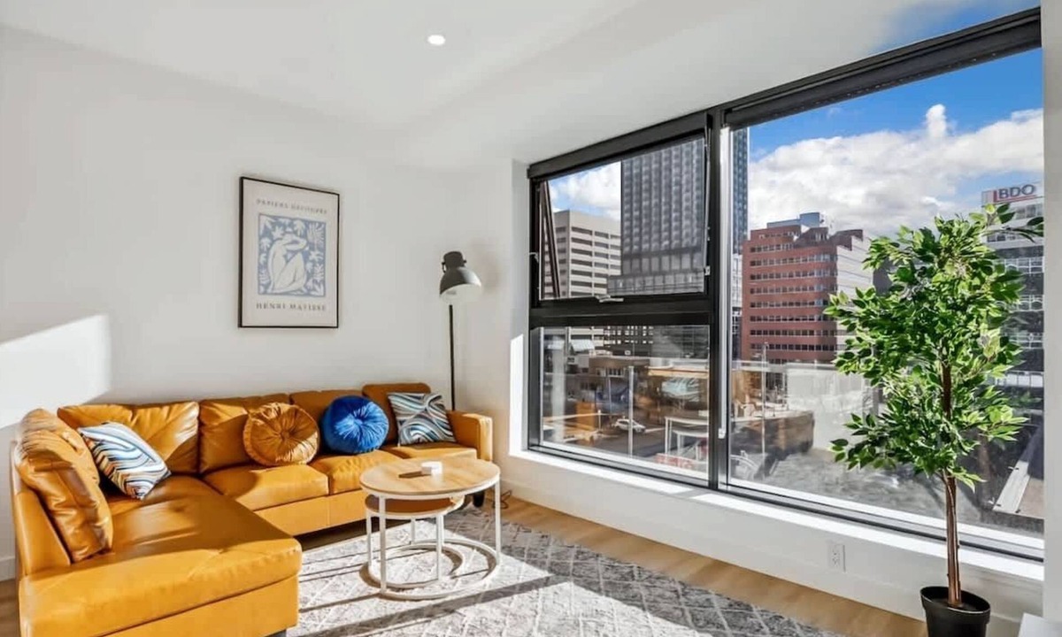 Mount Pleasant Apartment | Urban Luxury Suite | Pool Table, Sauna + DT Calgary Views