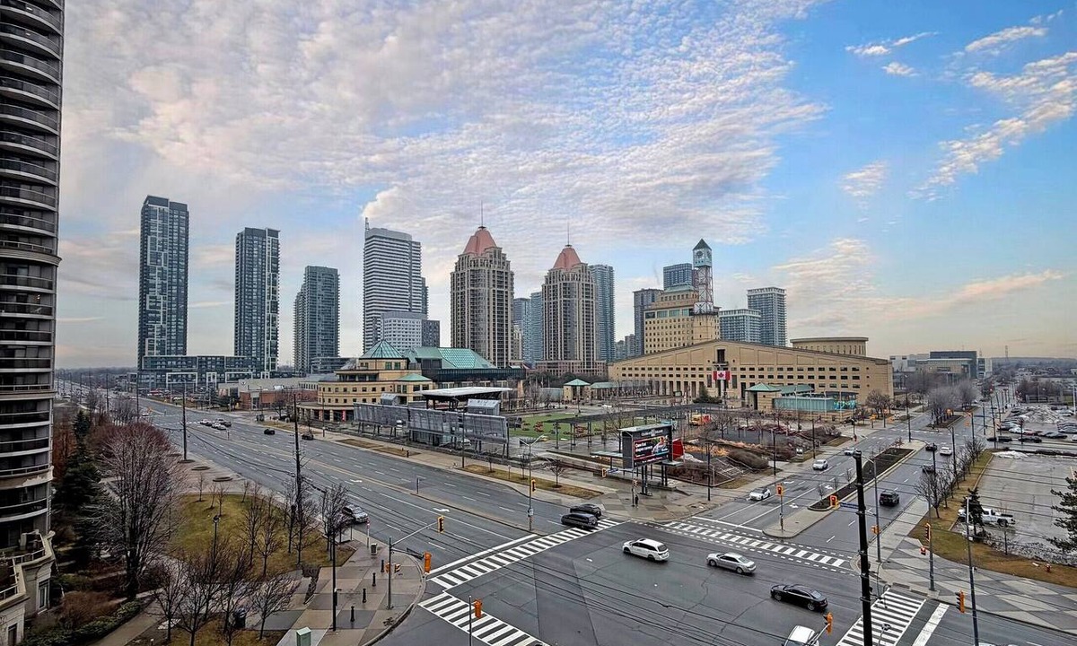 Downtown Mississauga Condo | Urban Oasis: 1BR City Centre/Parking Included