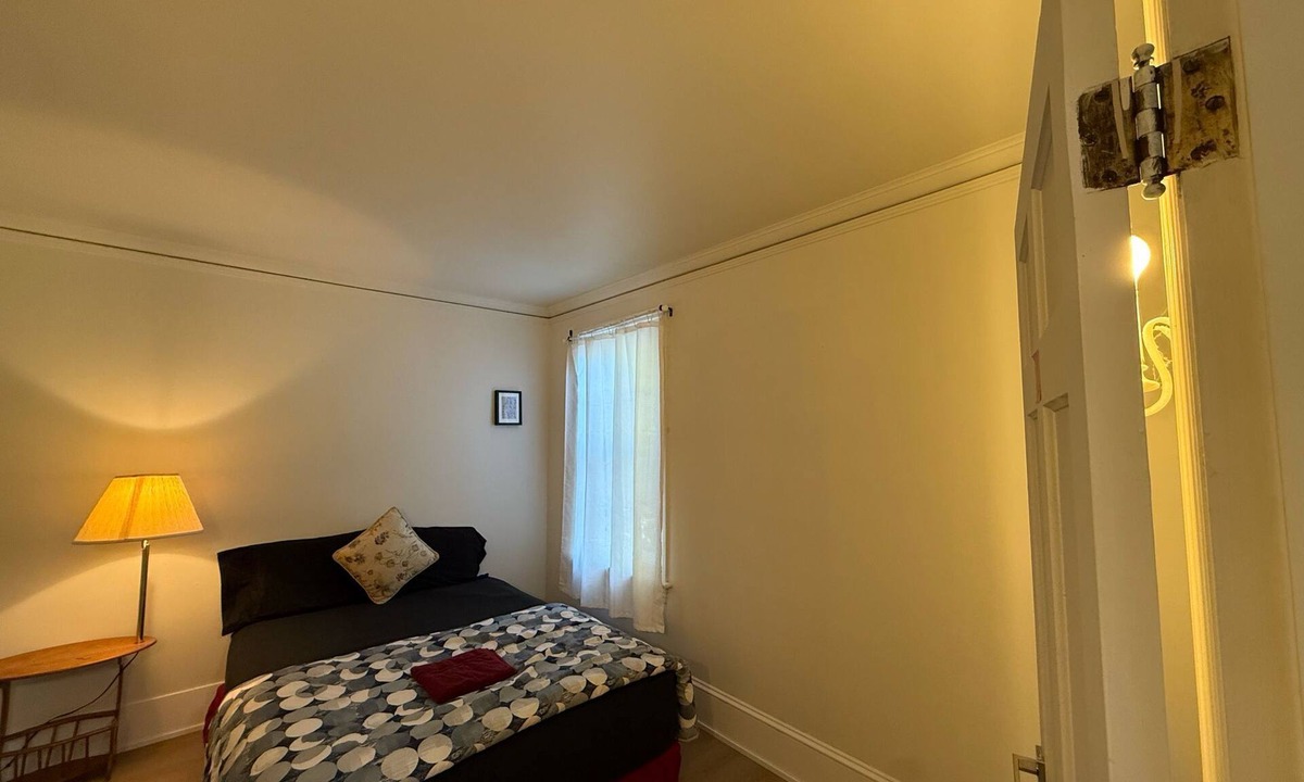 Kerrisdale House | Vancouver Homestay in Beautiful Kerrisdale Neighbourhood
