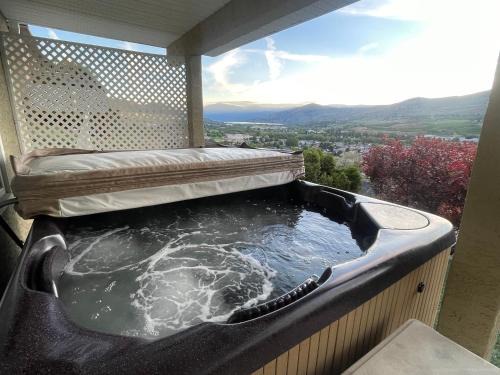 Vernon Apartment | Vernon Valley and Lake View with private Hot Tub