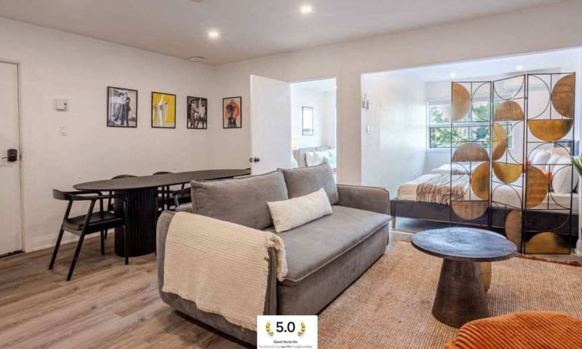 Latin Quarter House | Vibrant Cityscape Stay –Stylish 1BR in Central MTL