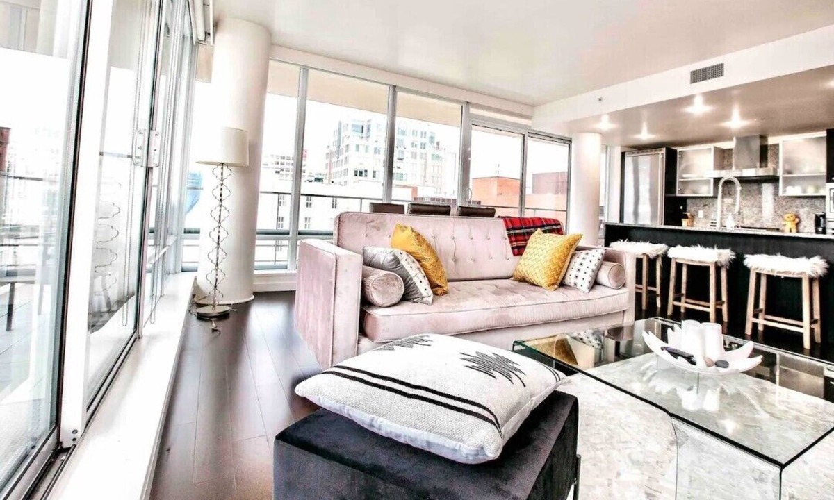 Downtown Victoria Apartment | VICTORIA'S BEST LOCATION 2 BEDROOM LUXE CONDO