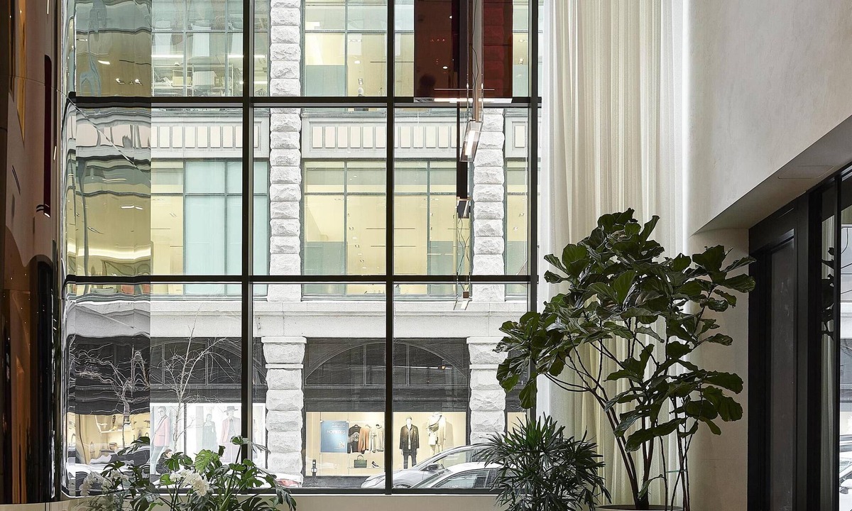 Downtown Montreal Hotel | Vogue Hotel Montreal Downtown, Curio Collection by Hilton