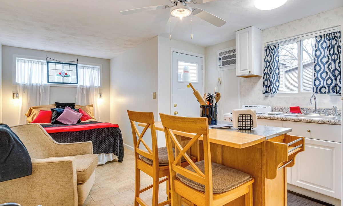 Delphi Apartment | Walkable Delphi Studio on Main Street w/Parking
