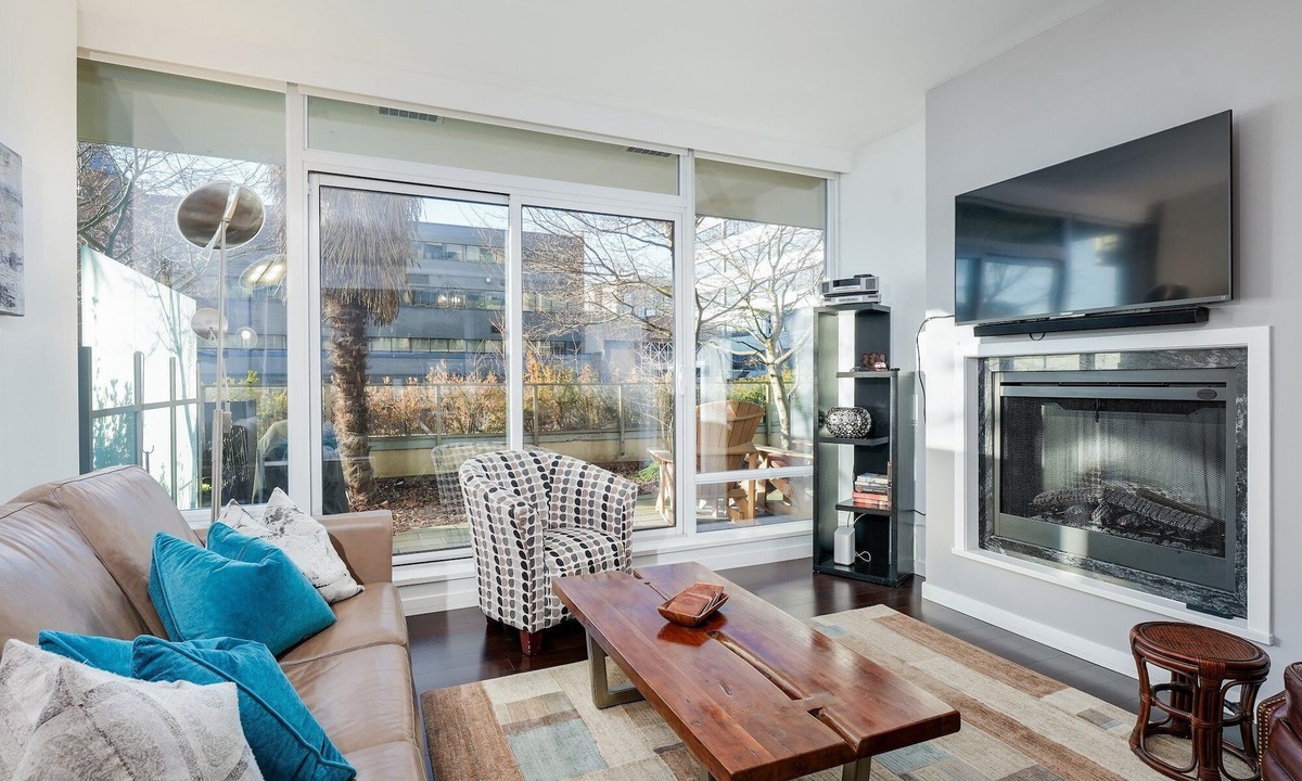 Inner Harbour Condo | Waterfalls Hotel-Luxury 1BR/1.5BA, with Fireplace and Library, A/C and Seasonal Pool and Hot Tub
