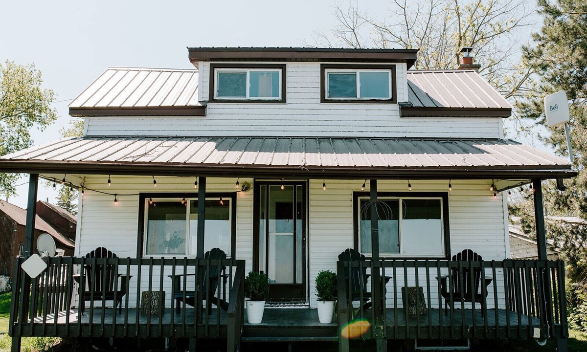 Wolfe Island Cottage | Waterfront Cottage in Marysville Wolfe Island - Fisherman's Cottage