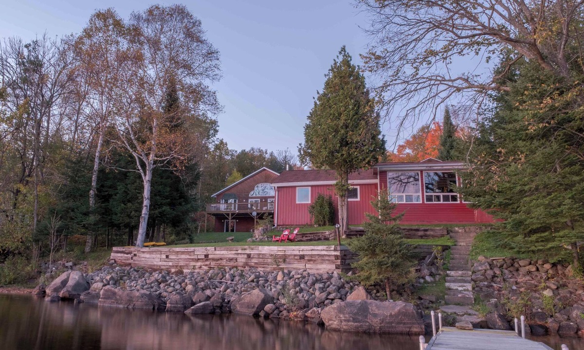Armour Cottage | Waterfront in the Almaguin Highlands/Muskoka near Katrine on Doe Lake,Ontario,CA