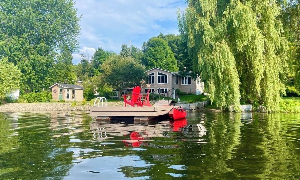 Mallorytown House | Waterfront Oasis in the Thousand Islands