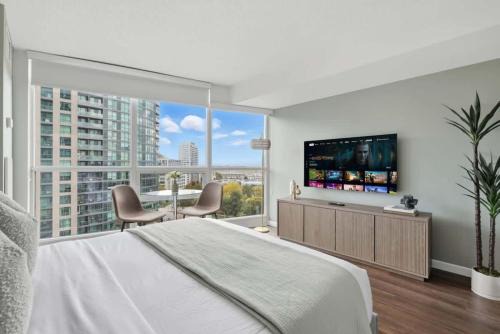 Fort York Apartment | Waterfront Studio at Fort York Walk to the Lake