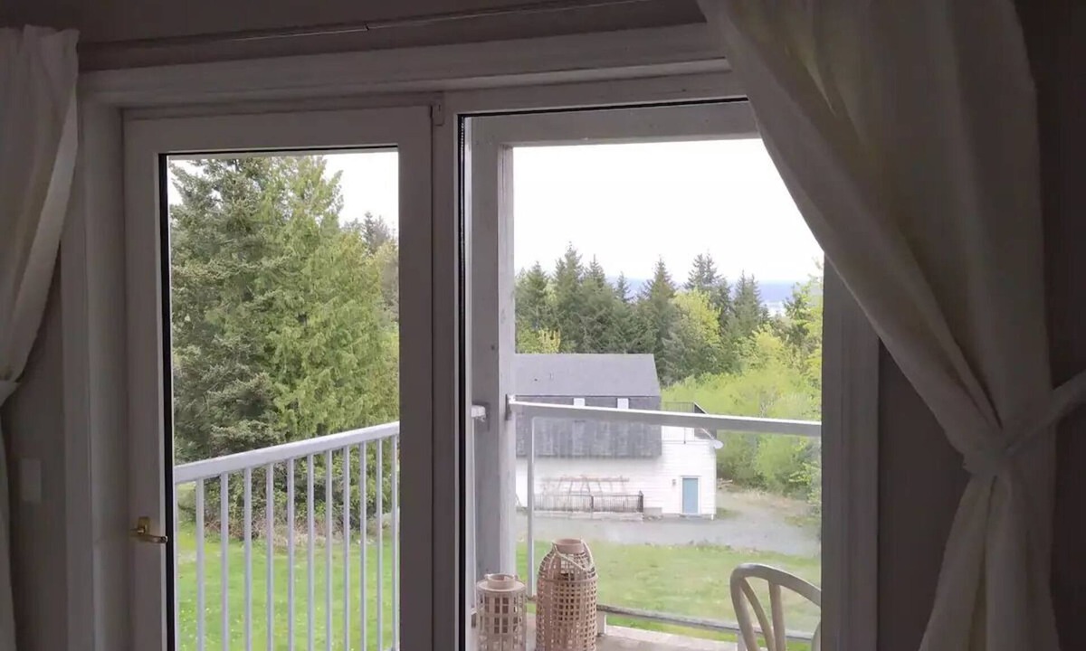 Chemainus House | Welcome to By the Bay Lavender's Villan