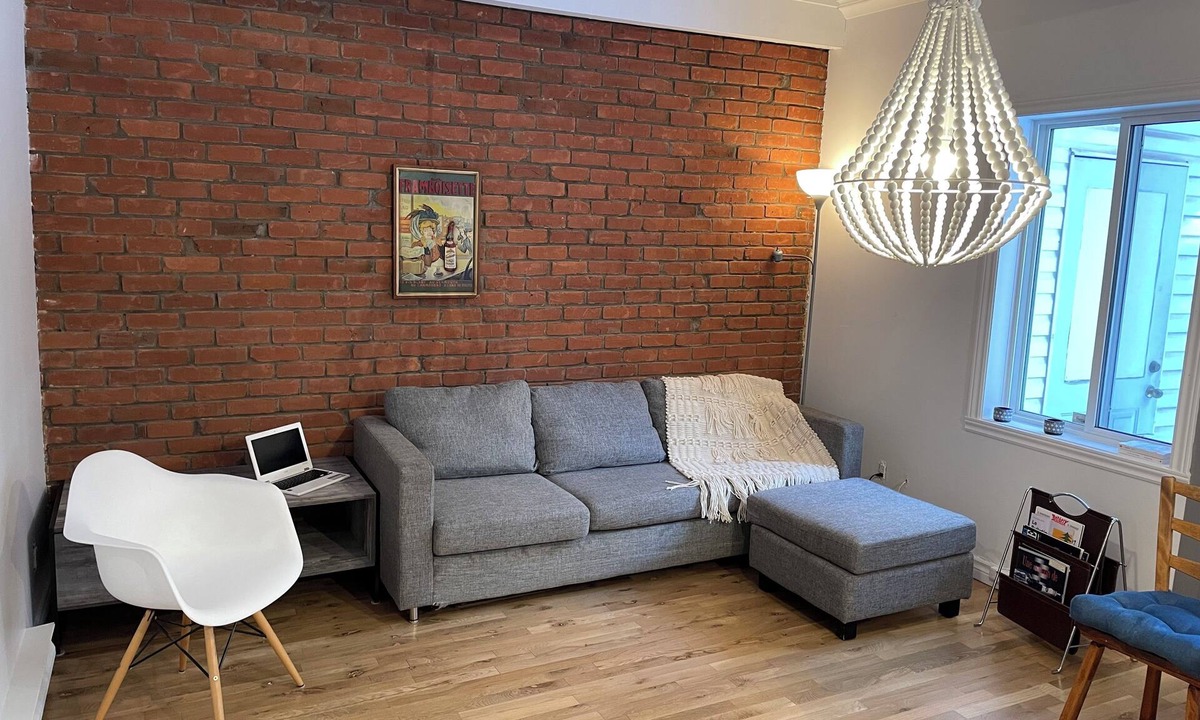 Little Italy Apartment | Welcome to Little Italy, its cafés and shops!