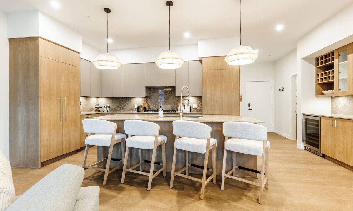 Central Okanagan Condo | Welcome to Zara at Lakestone! A premier lakeside community for a peaceful escape with pickleball courts, gym, and sauna. Spacious 3-bed, 3-bath suite with lake & hillside views, chef’s kitchen, private patio w/BBQ & workspace.