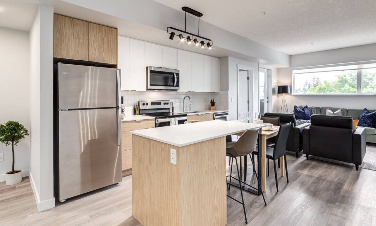 Marda Loop Apartment | West Facing w/ 2 King Beds, Great For Families