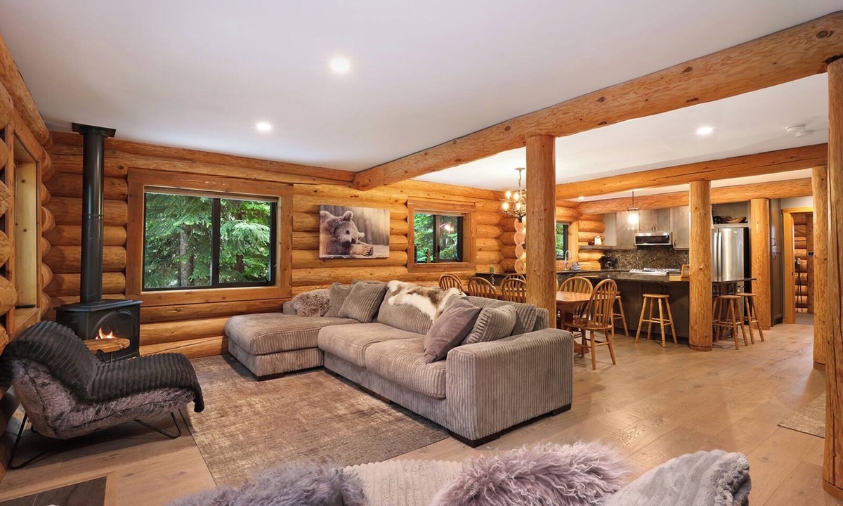 Courtenay Ski Chalet | WGB - Wintergreen - B