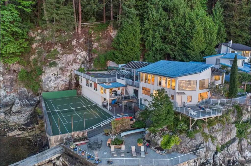Vancouver Villa | Whales house