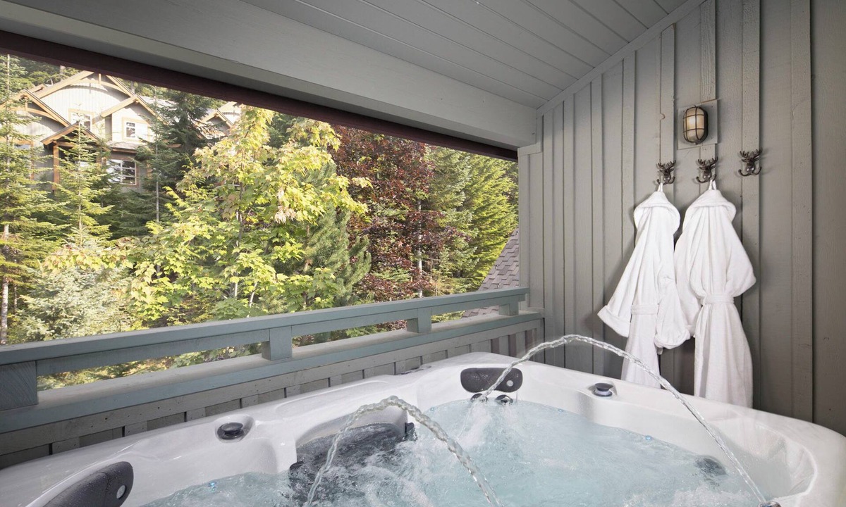 Upper Village House | Whistler Blackcomb Escape | Private Hot Tub & Cozy Mountain Views
