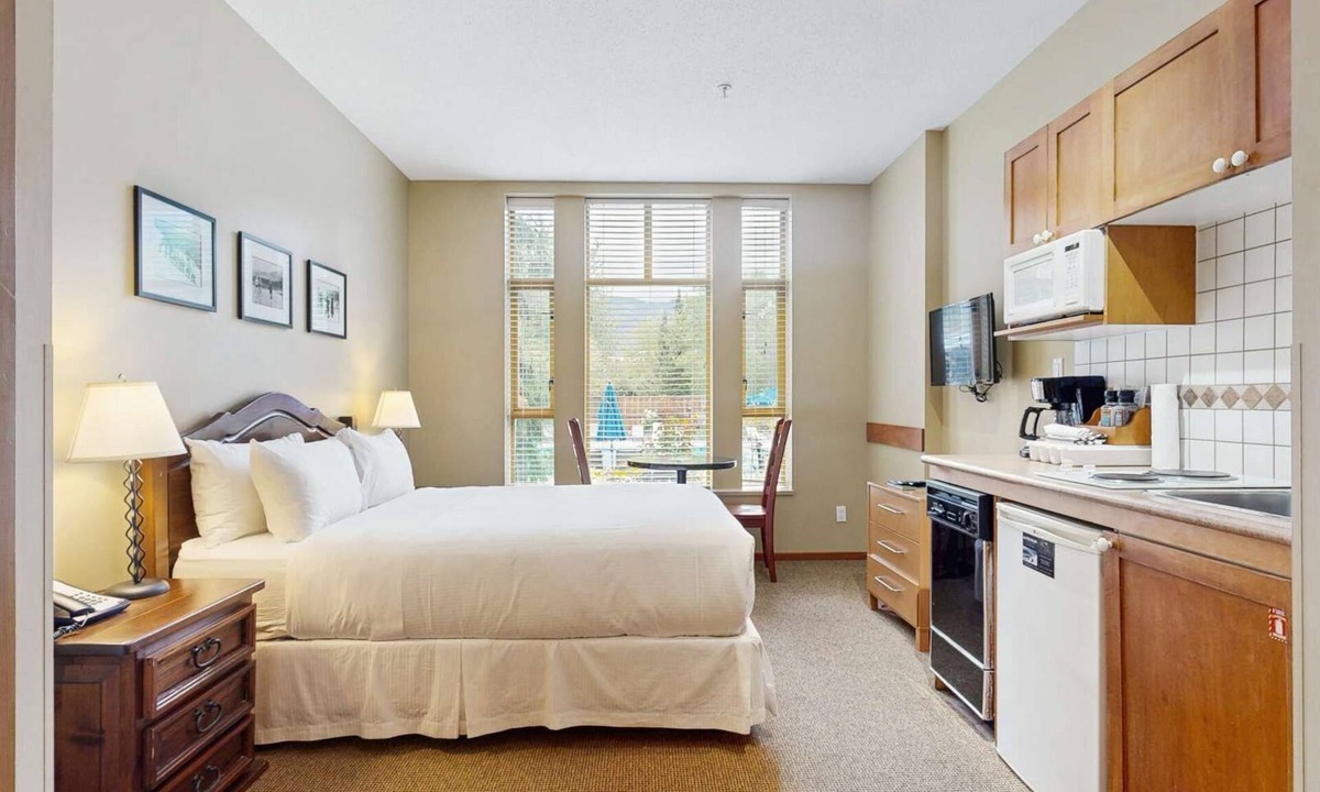 Village North Hotel | Whistler - Cascade Lodge 114