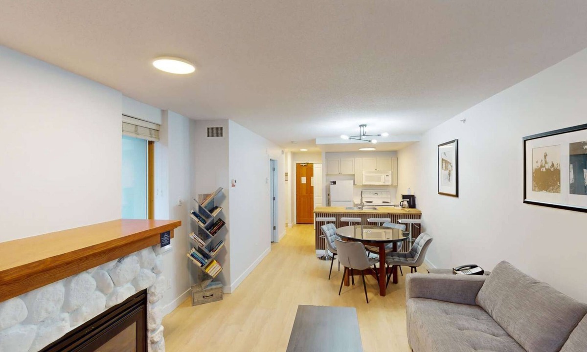 Village North Hotel | Whistler - Cascade Lodge 329