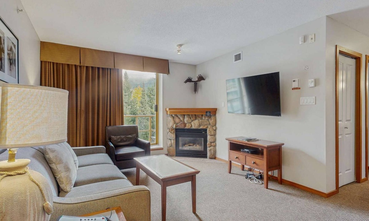 Village North Hotel | Whistler - Cascade Lodge 316