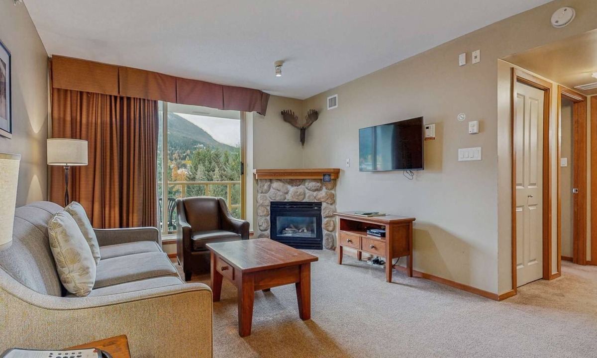 Village North Hotel | Whistler - Cascade Lodge 510