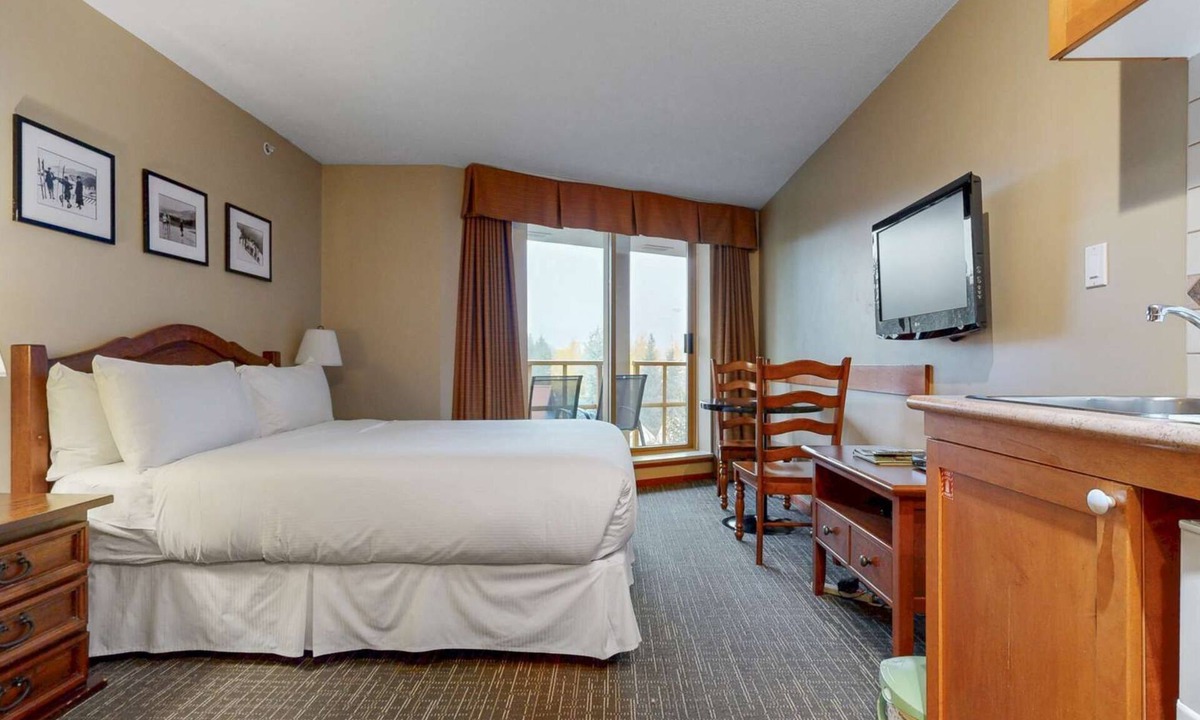 Village North Hotel | Whistler - Cascade Lodge 603