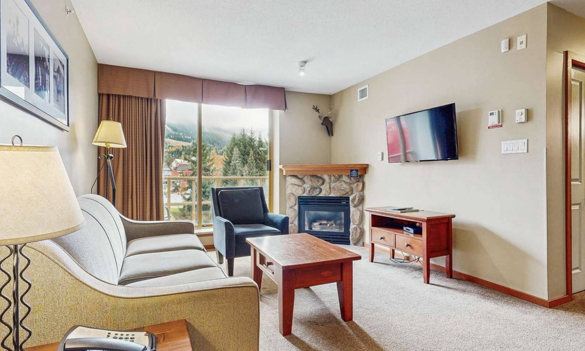 Village North Hotel | Whistler - Cascade Lodge 410