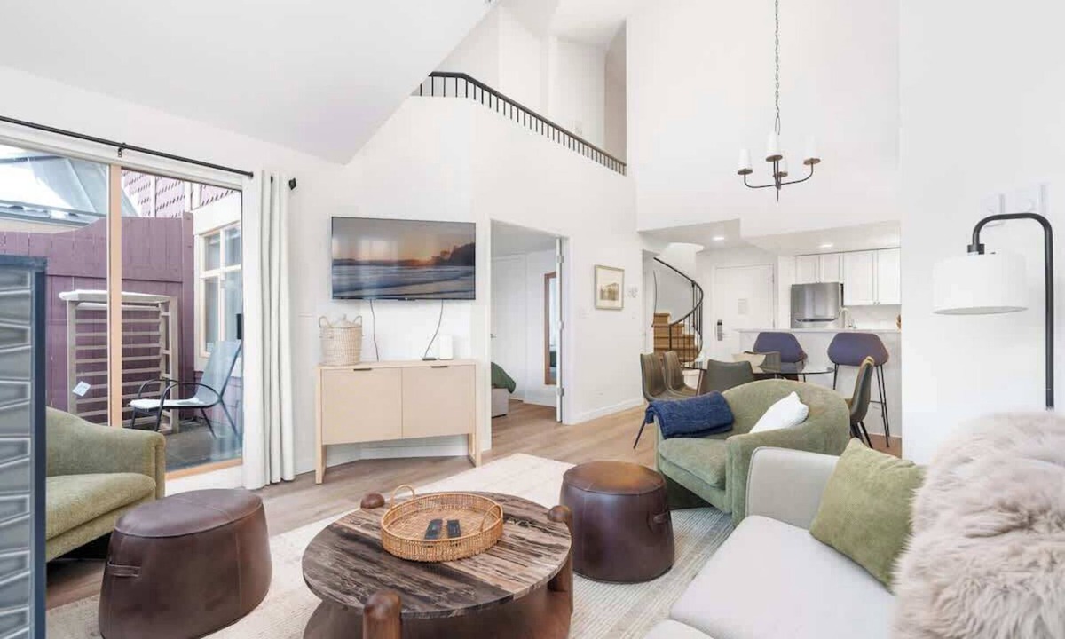 Village North Apartment | Whistler Village PentHouse | 3 BDR | Walk to Ski