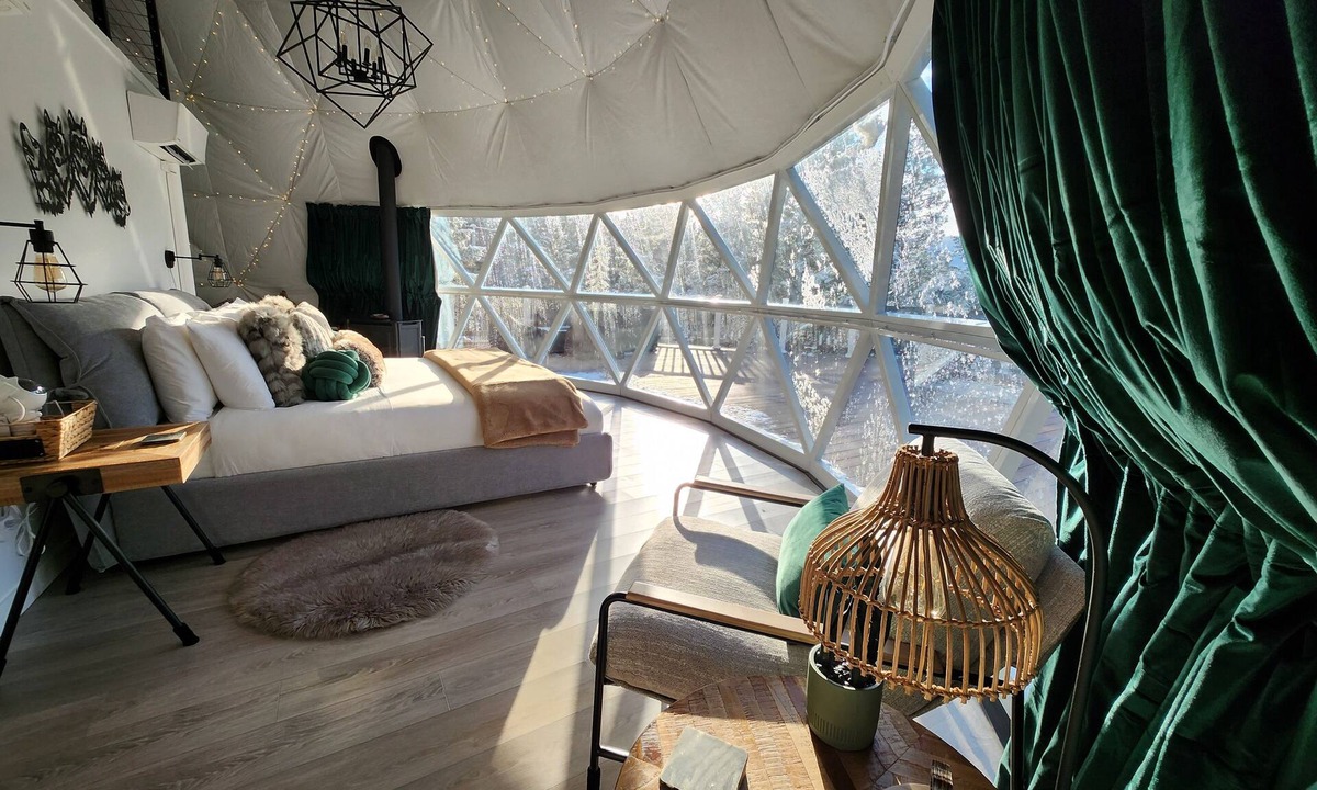 Windermere Cabin | Wolf Dome at Winderdome Resort, a howling good time!