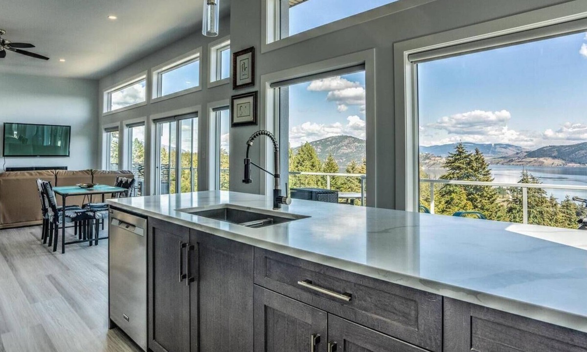 Killiney Beach House | Wonderful Lakeviews!