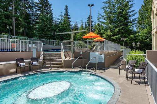 Upper Village House | Woodrun Lodge 302 | Large Condo w/Shared Heated Pool & Large Hot Tub