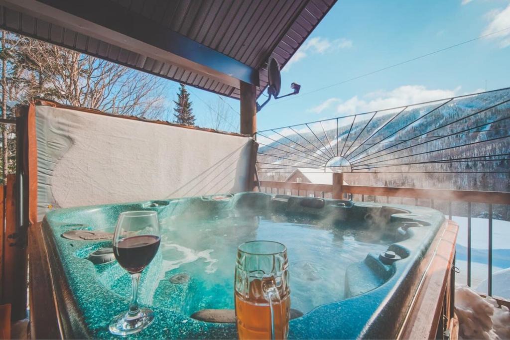 Notre-Dame-Auxiliatrice-de-Buckland Ski Chalet | Yeti-Rama - Spa prive au Massif du Sud