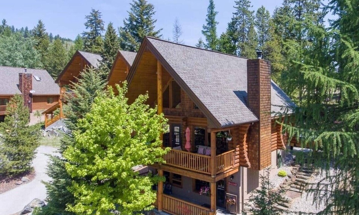 East Kootenay Cabin | YOU'VE ARRIVED! Beautiful Log Cabin! Business License #18415