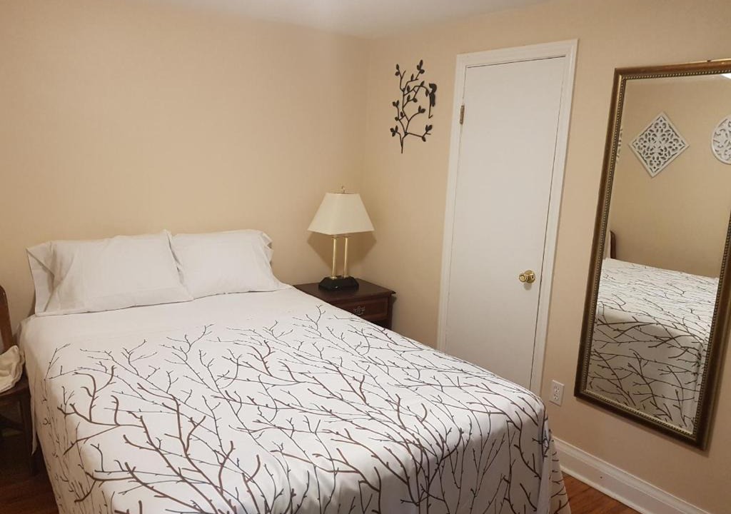 Sarnia House | Your Sarnia "home away from home" is right here