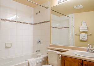 1 bedroom apartment in village centre, ski in/out