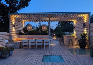 Beautiful huge townhouse in Westmount, walking distance from downtown.