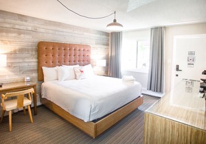 Lamphouse Hotel I King Room with View