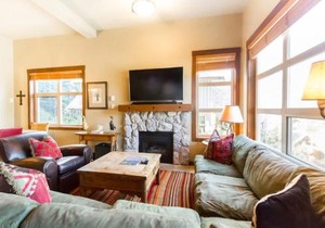 Ski in Ski out Minutes from Village, Private Hot Tub Sleeps 6 Free Shuttle