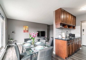 Spacious 2BR King Bed Apt, near DT Hamilton!