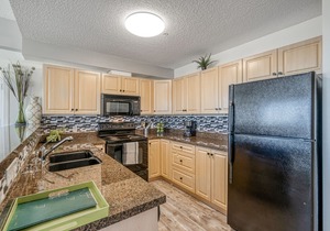 ✨Stunning Suite | Downtown Living at it's Finest!