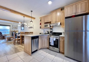 Two Storey Cozy Chalet W/2BR&2BA Balcony Mountain Views/By Banff Gate/Sleep 6