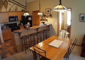 Upper level 2 bedroom condo with courtyard view and easy access to ski runs