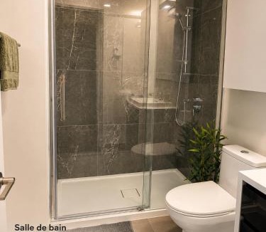 Milton Park Apartment | Élégant condo avec vue panoramique au cœur de Montréal