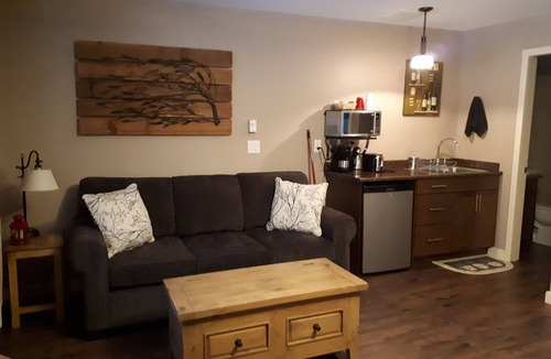 Okanagan-Similkameen Apartment | 1-4 suites avail. $189- 219 per suite. inquire for pricing/availability.