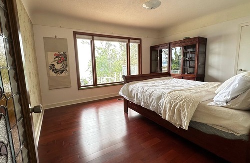 Gordon Head Bed & Breakfast | 1.7 Acres Beautiful waterfront house near downtown and UVIC
