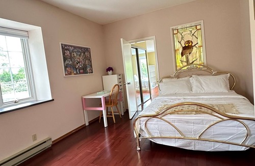 Gordon Head Bed & Breakfast | 1.7 Acres Beautiful waterfront house near downtown and UVIC