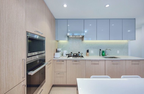 Richmond City Centre Apartment | 1-BDR & 1-Bath | 600sqft | AC | Modern Style