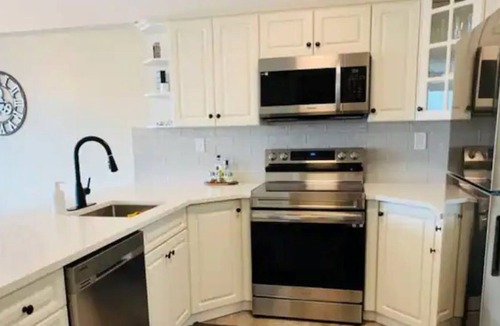 East Kootenay Condo | 1 BDRM Condo | Fully Renovated | AC | Fireplace | Mountain View | Balcony